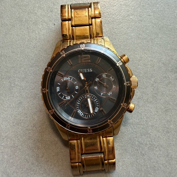GUESS Gold and Black dial Women's Watch W0639L2 - Picture 5 of 8
